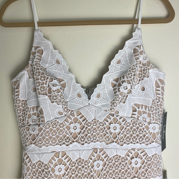 NWT White Lace Dress with Nude Inner Sheath - Picture 8 of 9
